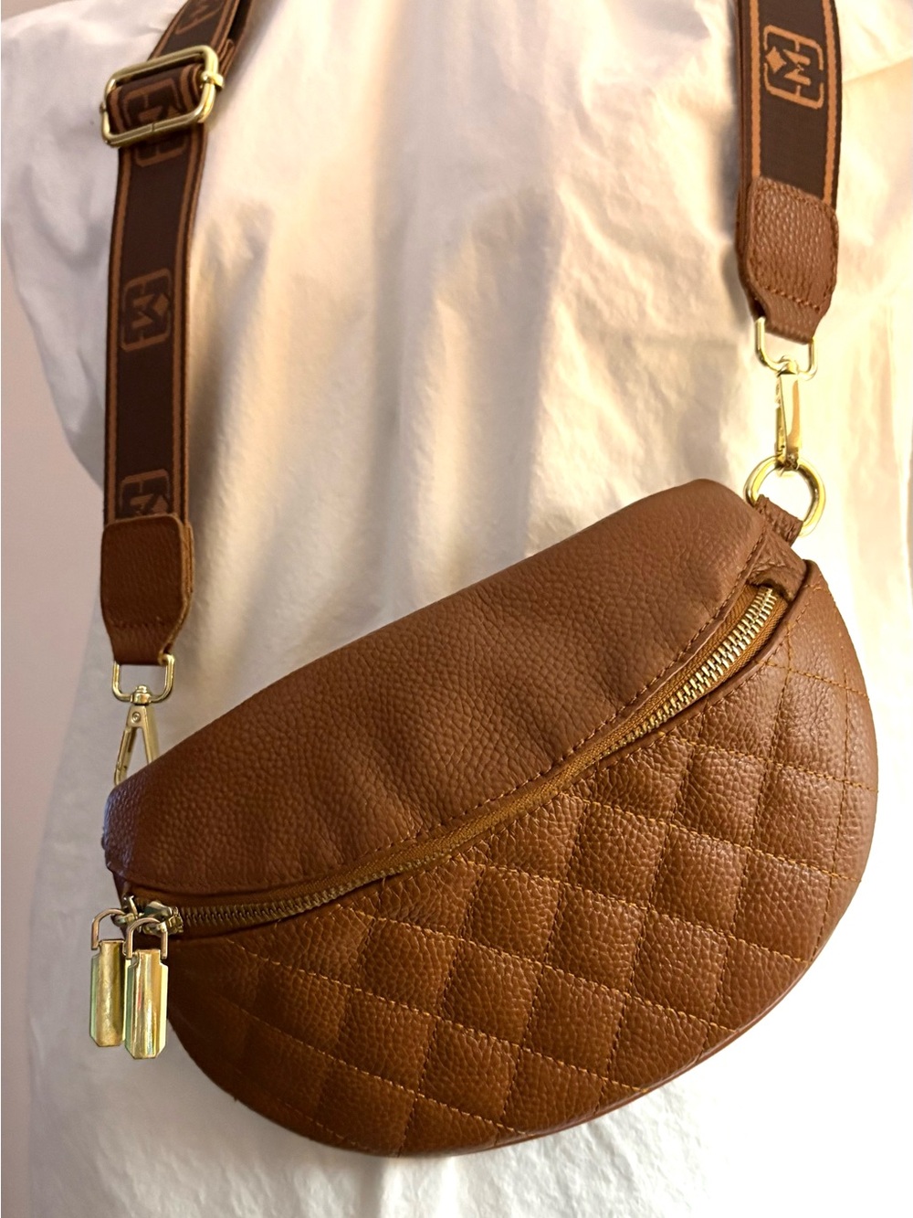 Elscorri Pebbled Leather Crossbody Pouch